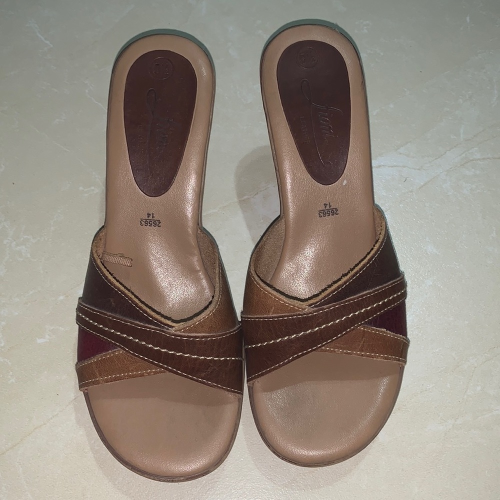 Womens brown/tan heels
